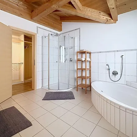 Holiday home Holiday Home Linnehan By Interhome Fuegen