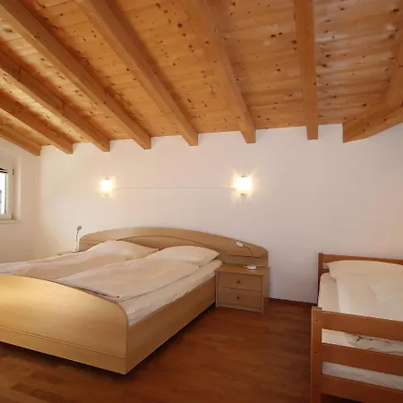 Holiday home Holiday Home Linnehan By Interhome Fuegen