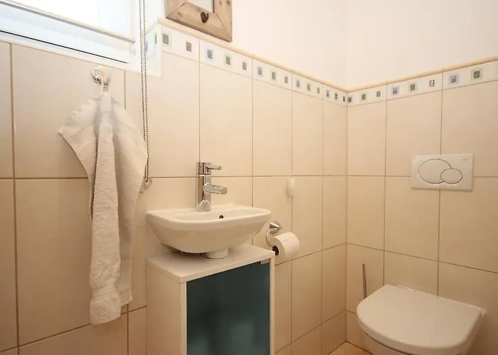 Linnehan By Interhome فغن